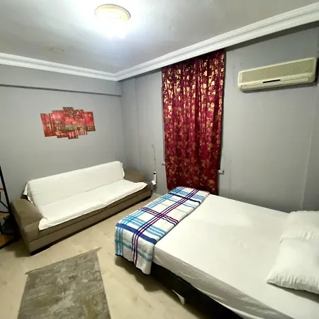 Red White House Guest house *